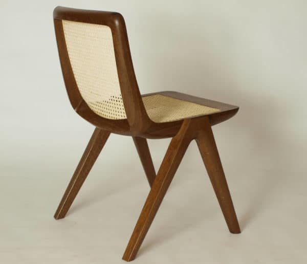 Stuhl aus massivholz mit wiener geflecht