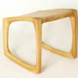 Der Hocker kann aus der gleichen Holzart gefertigt werden wie der Schaukelstuhl
