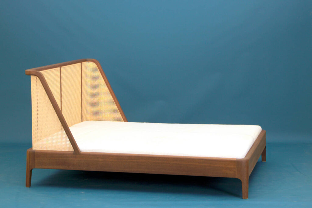 Doppelbett aus Räuchereiche für eine Matratze von 180 x 200 cm