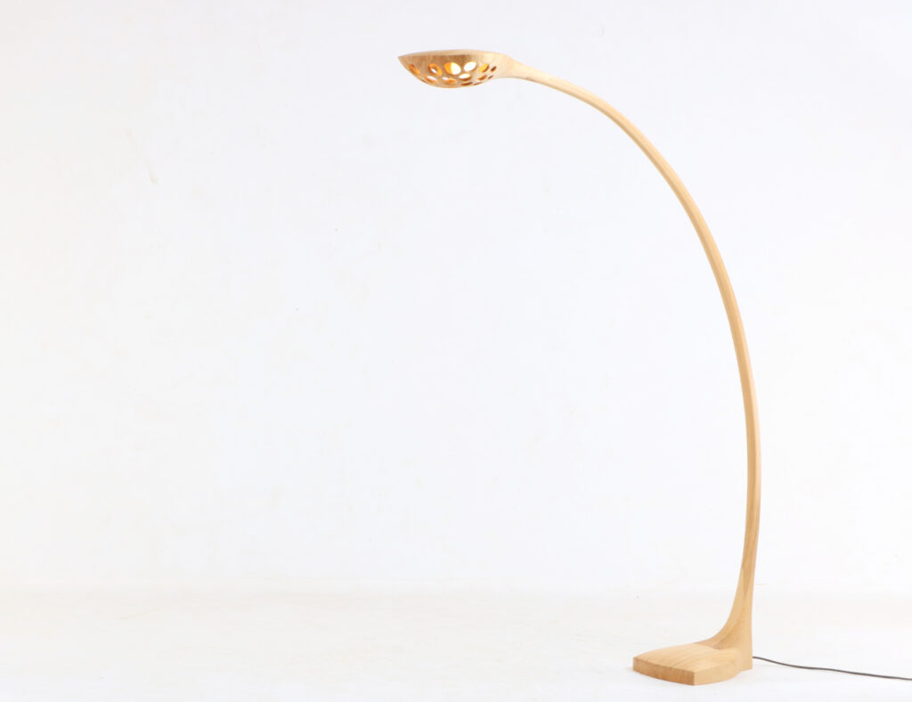 Bogenlampe aus Holz - designerstück